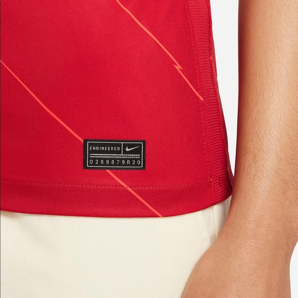 LIVERPOOL FC 2021/22 STADIUM HOME WOMENS SOCCER JERSEY SIZE XS DRI FIT RED SLIM - Picture 4 of 7